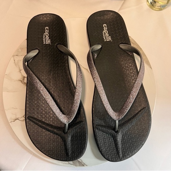 Capelli of New York Shoes - Flip Flop Thong Sandals Size 8 Silver Glitter NWOT